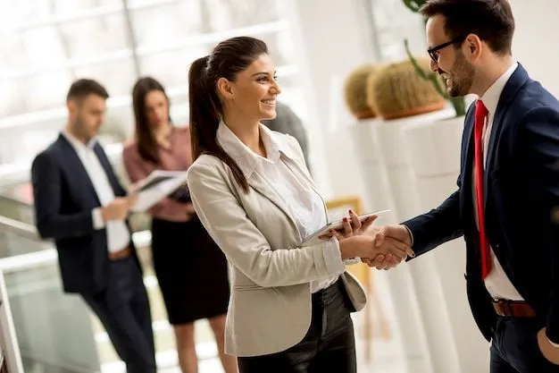 Endless mirror maze z chłodnym, srebrnym światłem
